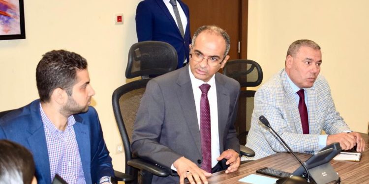 نائب وزير الإسكان يجتمع مع ممثلي صندوق مصر السيادي لمناقشة الخدمات الاستشارية لطرح تنفيذ محطات تحلية المياه