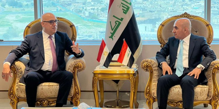 وزير الإسكان يلتقي نظيره العراقي لبحث سبل التعاون.. ومشاركة شركات المقاولات المصرية فى المشروعات التنموية بالعراق