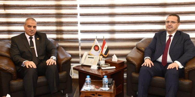 معاون وزير الإسكان يتابع مع سير العمل بهيئة “تعاونيات البناء والإسكان”