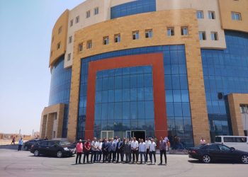 وزير الإسكان يتابع تقدم الأعمال بمستشفى سعة 220 سريرا بمدينة العبور