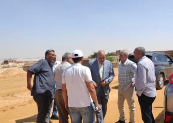 مسئولو الإسكان يتفقدون مشروعات الطرق بالعبور الجديدة ضمن خطة توفيق أوضاع الأراضي المضافة