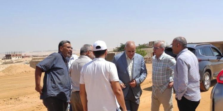 مسئولو الإسكان يتفقدون مشروعات الطرق بالعبور الجديدة ضمن خطة توفيق أوضاع الأراضي المضافة