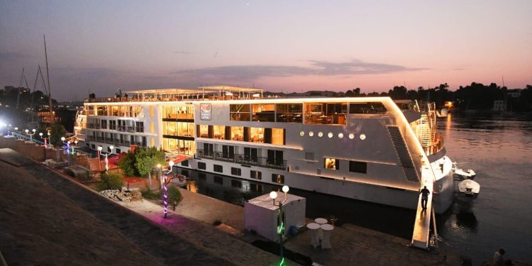 فايكنج للبواخر والمقاولون العرب يفتتحان أحدث الفنادق العائمة بأسوان