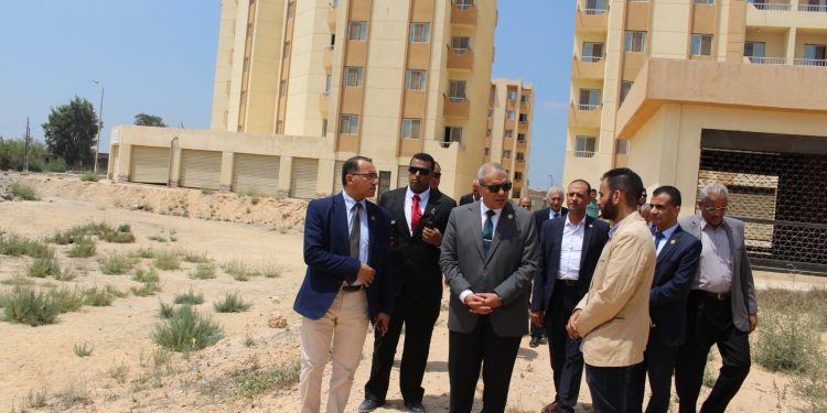 “رئيس تعاونيات الإسكان” يتفقد التجمع الحرفي السكني في فرهاش بمحافظة البحيرة.. يضم 140 وحدة