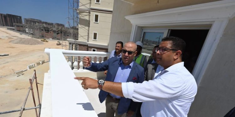 وزير الإسكان يتفقد سير العمل بـ64 برجا ضمن مشروع “صوارى” غرب كارفور بالإسكندرية