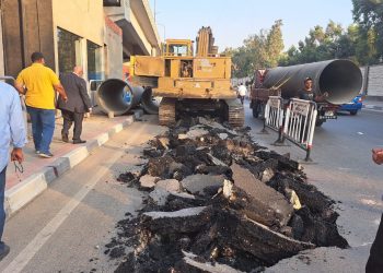 رئيس القابضة للمياه يتابع أعمال إحلال وتجديد خط ١٢٠٠مم بشارع عبد الحميد بدوى