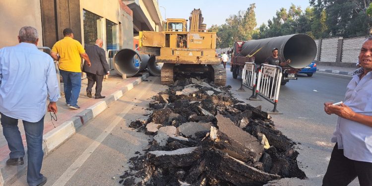 رئيس القابضة للمياه يتابع أعمال إحلال وتجديد خط ١٢٠٠مم بشارع عبد الحميد بدوى