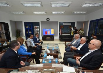 وزير الإسكان يعقد اجتماعا بمقر جهاز “15 مايو” لمتابعة سير العمل بمختلف القطاعات