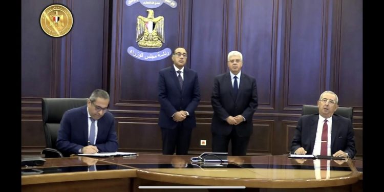 تنفيذا لتوجيهات الرئيس .. 100 منحة للمتفوقين في الجامعات الأجنبية بالعاصمة الإدارية