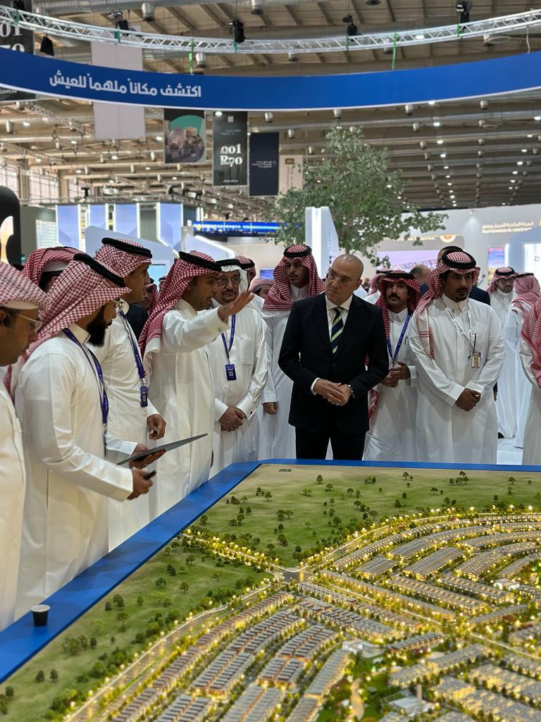 وزير الإسكان فى معرض سيتي سكيب الرياض