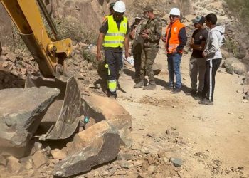 المقاولون العرب أثناء عمليات فتح الطرق بالمغرب