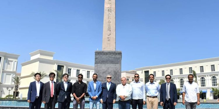 ‫ الإسكان: سفير كوريا الجنوبية يتفقد الأبراج الشاطئية والمدينة التراثية بالعلمين الجديدة.. علي 50 ألف فدان