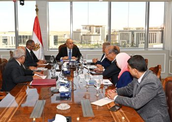 وزير الإسكان يتابع موقف خدمات مياه الشرب والصرف الصحى على مستوى الجمهورية