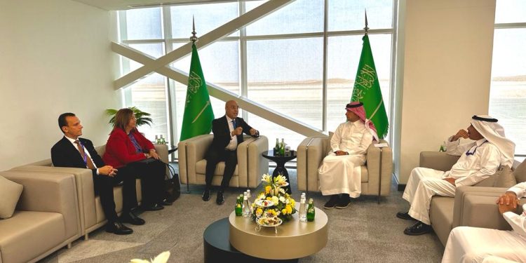 وزير الإسكان يلتقى نظيره السعودي لمناقشة استراتيجيات العمل.. وعرض خطة التنمية العمرانية في مصر