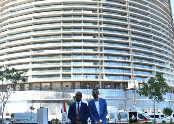 مستشار نائب رئيس جمهورية جنوب إفريقيا يزور مدينة العلمين الجديدة.. ويتفقد معالمها