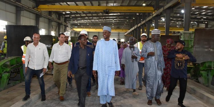 وفد جمعية المهندسين النيجيريين يزور المشروعات القومية