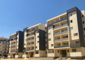 وزير الإسكان يُتابع موقف “سكن كل المصريين ” والطرق والمحاور بالقاهرة الجديدة