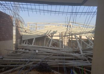 لجنة الإزالة الفورية بمدينة الشروق توقف مخالفة بناء عطلة 6 أكتوبر