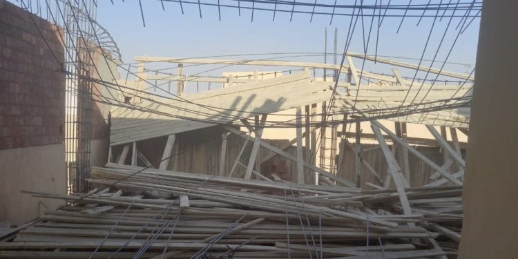 لجنة الإزالة الفورية بمدينة الشروق توقف مخالفة بناء عطلة 6 أكتوبر