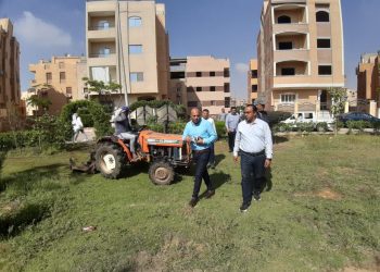 رئيس جهاز الشروق يجتمع مع حائزى قطع الأراضى بالمناطق المضافة للمدينة..ويتفقد مناطق الإسكان العائلي