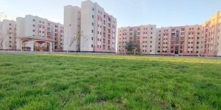 وزير الإسكان يتابع موقف المشروعات السكنية والخدمية بمدينة قنا الجديدة علي 29 ألف فدان