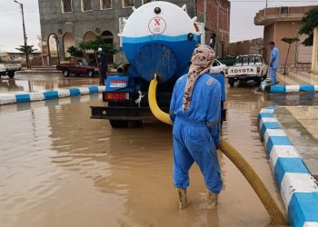 القابضة للمياه الدفع بسيارات من شركات القاهرة والجيزة والإسكندرية للمعاونة فى إزالة تراكمات المياه بمطروح