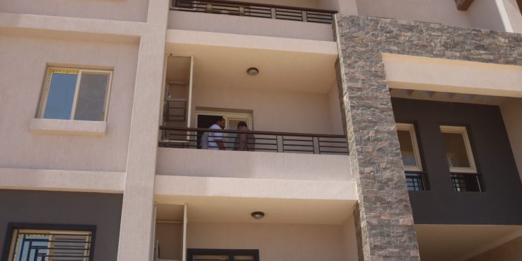 بحث إعادة تخطيط محاور الخدمات ومستويات الإسكان بالعاشر من رمضان..وتقدم الأعمال بـ”سكن كل المصريين”