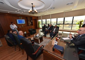 وزير الإسكان يعقد اجتماعا بمقر جهاز “العبور”.. و760 مليون جنيه حجم الاستثمارات للعام الحالي