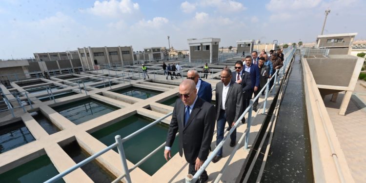 وزير الإسكان يتفقد محطة تنقية مياه الشرب بمدينة العبور بطاقة مليون م3 يومياً والمأخذ المُغذى لها على ترعة الإسماعيلية