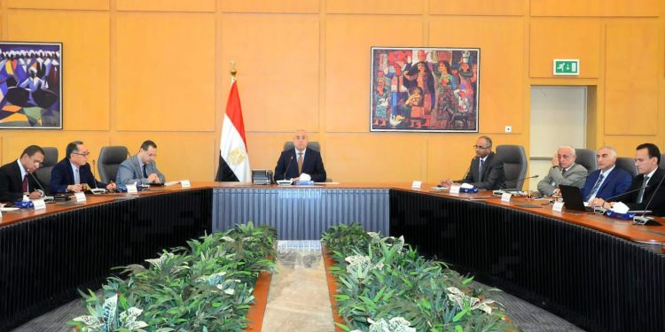 وزير الإسكان يبحث مع اليابان سبل التعاون فى مجال التطوير العقاري.. وتوطين التكنولوجيات الحديثة