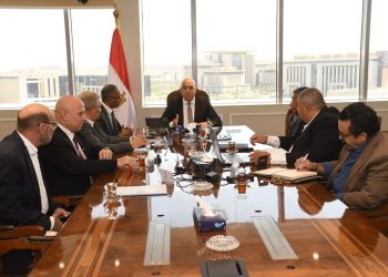 وزير الإسكان يتابع خطة تكثيف العمالة والمعدات وموعد الانتهاء من تطوير الصرف الصحى بالمقطم.. بتكلفة 600 مليون جنيه