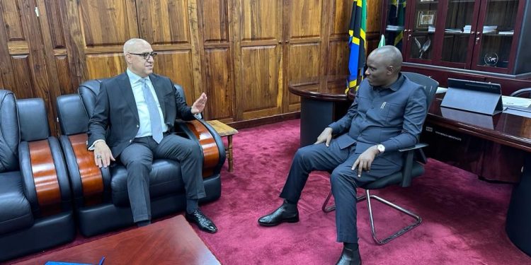 وزير الإسكان ونائب رئيس الوزراء التنزاني يتابعان تقدم الأعمال بمشروع سد ومحطة “جوليوس نيريري” الكهرومائية