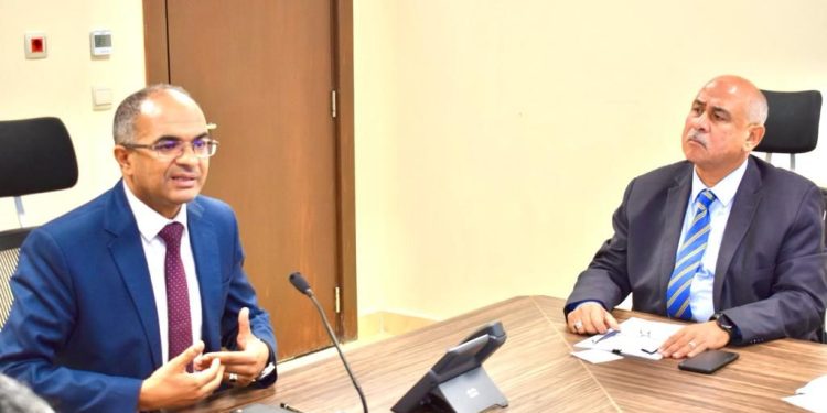 نائب وزير الإسكان يترأس اجتماعاً لمتابعة منظومة مياه الشرب بالقاهرة الجديدة وموقف المشروعات الجارية