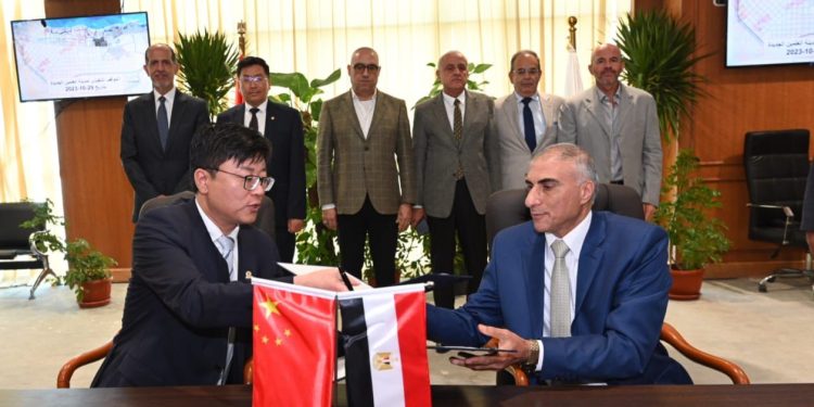 توقيع عقد تصميم وتنفيذ بحيرة العلمين “كريستال لاجون” بالداون تاون بالعلمين الجديدة.. مع cscec الصينية