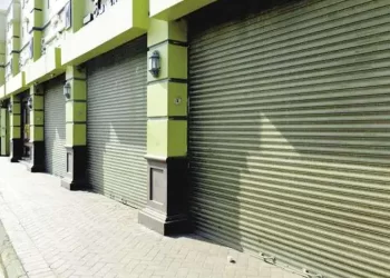 طرح 8 محلات تجارية وصيدليتين بالعبور