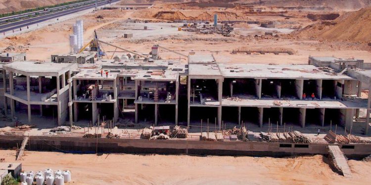 ” المقاولون العرب ” تنتهى قريبا من مشروع طريق وكوبري بأوغندا