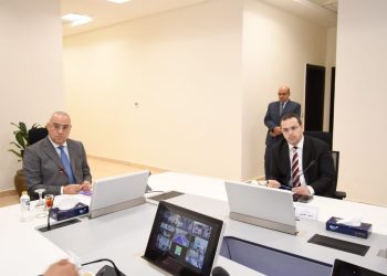 وزير الإسكان يترأس اجتماع لجنة إدارة الأزمات لمتابعة الاستعدادات لمواجهة مخاطر الأمطار والسيول بموسم الشتاء