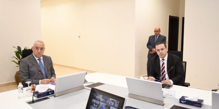 وزير الإسكان يترأس اجتماع لجنة إدارة الأزمات لمتابعة الاستعدادات لمواجهة مخاطر الأمطار والسيول بموسم الشتاء