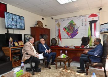 وزير الإسكان يعقد اجتماعا بمقر جهاز مدينة العاشر من رمضان لمتابعة وضع منظومة مياه الشرب بالمدينة