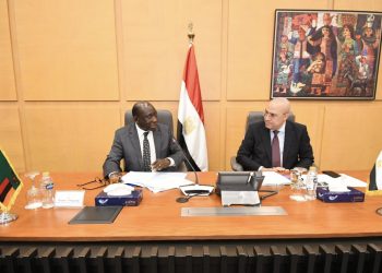 وزير الإسكان يعرض على نظيره الزامبى التجربة العمرانية المصرية خاصة فى مجال إسكان محدودى الدخل ومشروعات البنية الأساسية