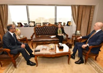 وزير الإسكان يبحث مع نائبة رئيس بنك الاستثمار الأوروبي موقف تنفيذ المشروعات المشتركة.. وسبل تعزيز التعاون مستقبلاً