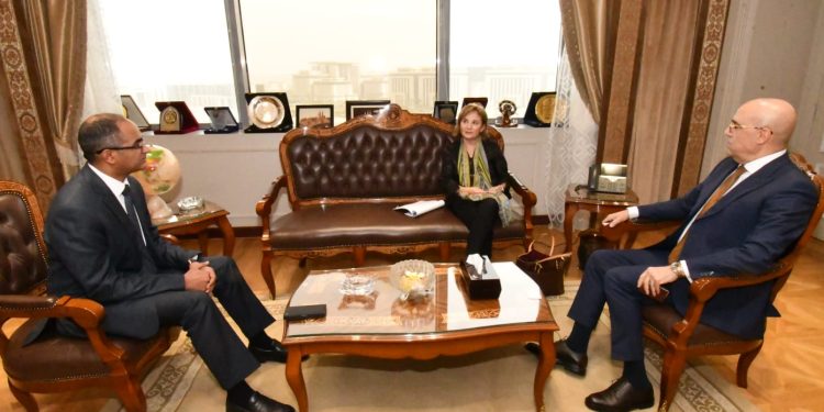 وزير الإسكان يبحث مع نائبة رئيس بنك الاستثمار الأوروبي موقف تنفيذ المشروعات المشتركة.. وسبل تعزيز التعاون مستقبلاً