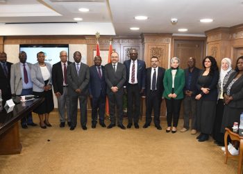 وزارة البنية الأساسية بزامبيا تبحث التعاون مع المقاولون العرب