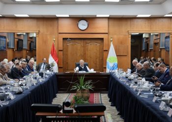 اثناء التنسيقية العليا لشركات المياه.. رئيس القابضة يتابع معدلات تنفيذ مشروعات حياة كريمة