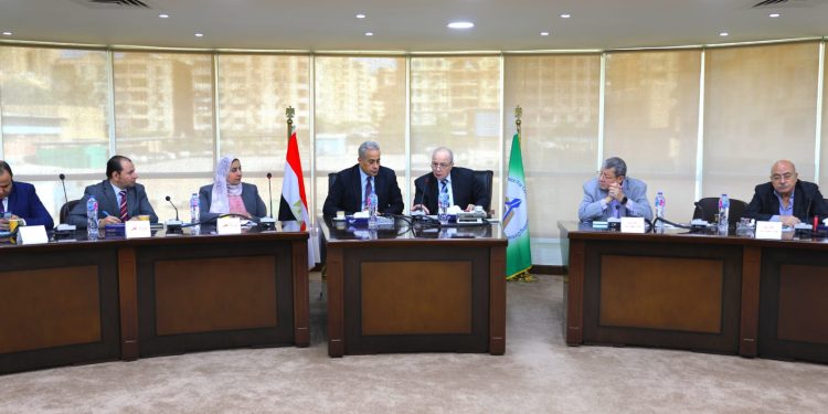 بحضور الوزير.. ورشة عمل باتحاد المقاولين لمناقشة قانون العمل الجديد