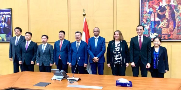 مسئولو الإسكان يبحثون مع مسئولي تشونغتشينغ الصينية سبل التعاون