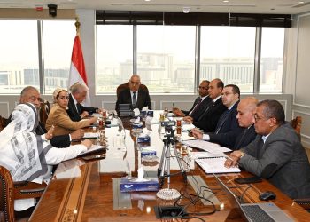 وزير الإسكان ومحافظ جنوب سيناء يتابعان المشروعات المشتركة فى مجالات الإسكان ومياه الشرب والصرف