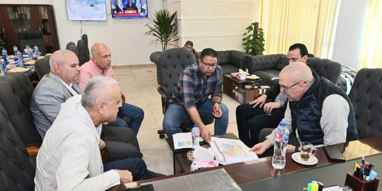 وزير الإسكان يعقد اجتماعا بمقر جهاز العلمين الجديدة للاطمئنان على معدلات إنجاز المشروعات