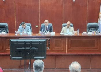 مسئولو “الإسكان” يتابعون الموقف التنفيذي للمشروعات وخطط العمل بعدة مدن أبرزها القاهرة الجديدة والعاصمة