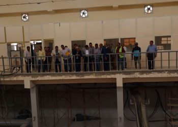 مسئولو “الإسكان” يتفقدون أعمال الطرق والمرافق بمدينة 15 مايو